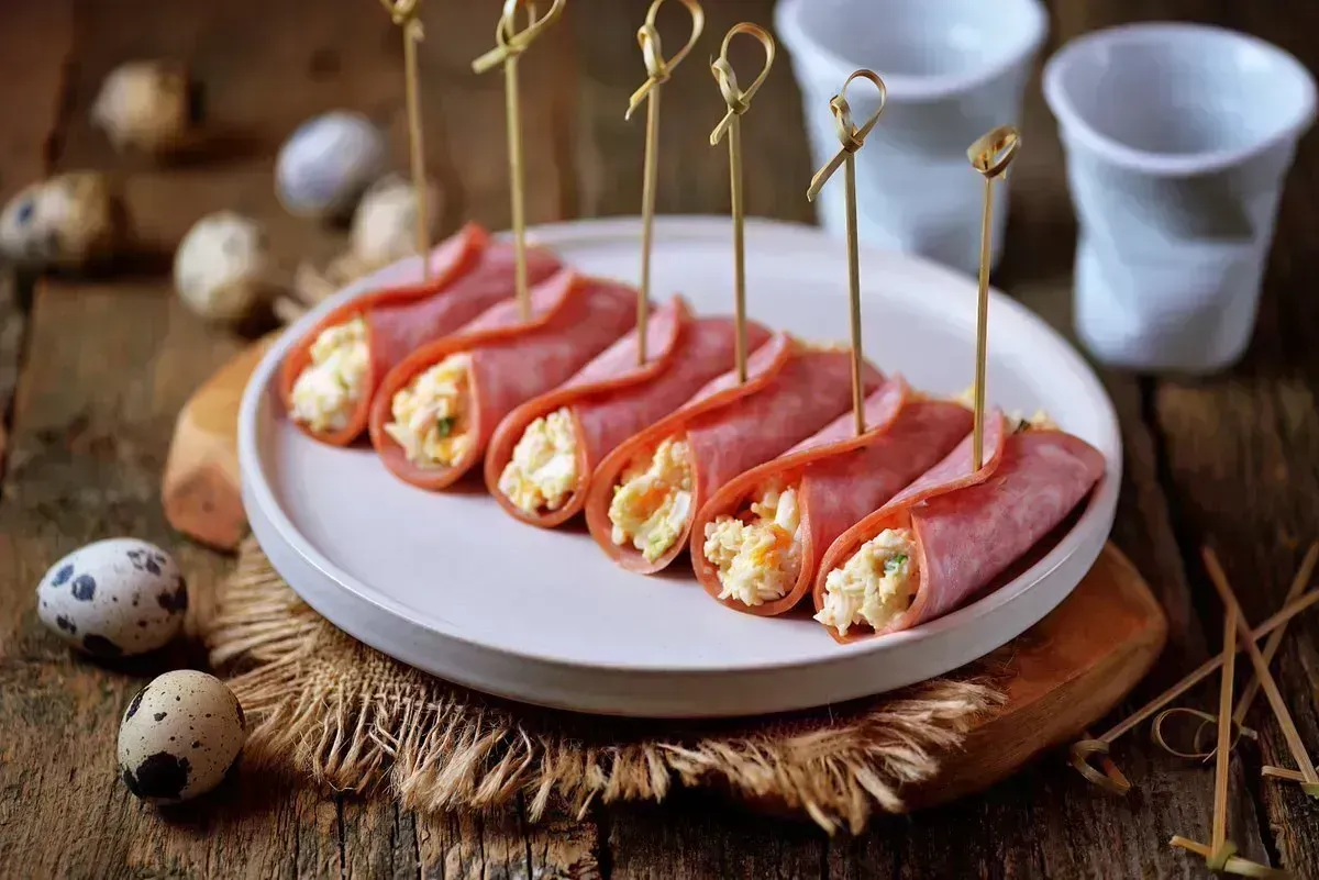 
            
                Мини-рулеты из ветчины с сыром и чесноком | Кейтеринг заказать онлайн
            
            
        