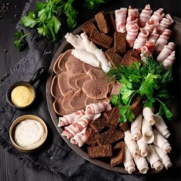 
            
                Заказать деликатесную нарезку от шеф-повара - свежее и вкусное дополнение к вашему столу
            
            
        