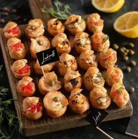 
            
                Мини-профитроли с рыбными начинками - Закажите онлайн, Вкусные закуски для мероприятий и вечеринок
            
            
        